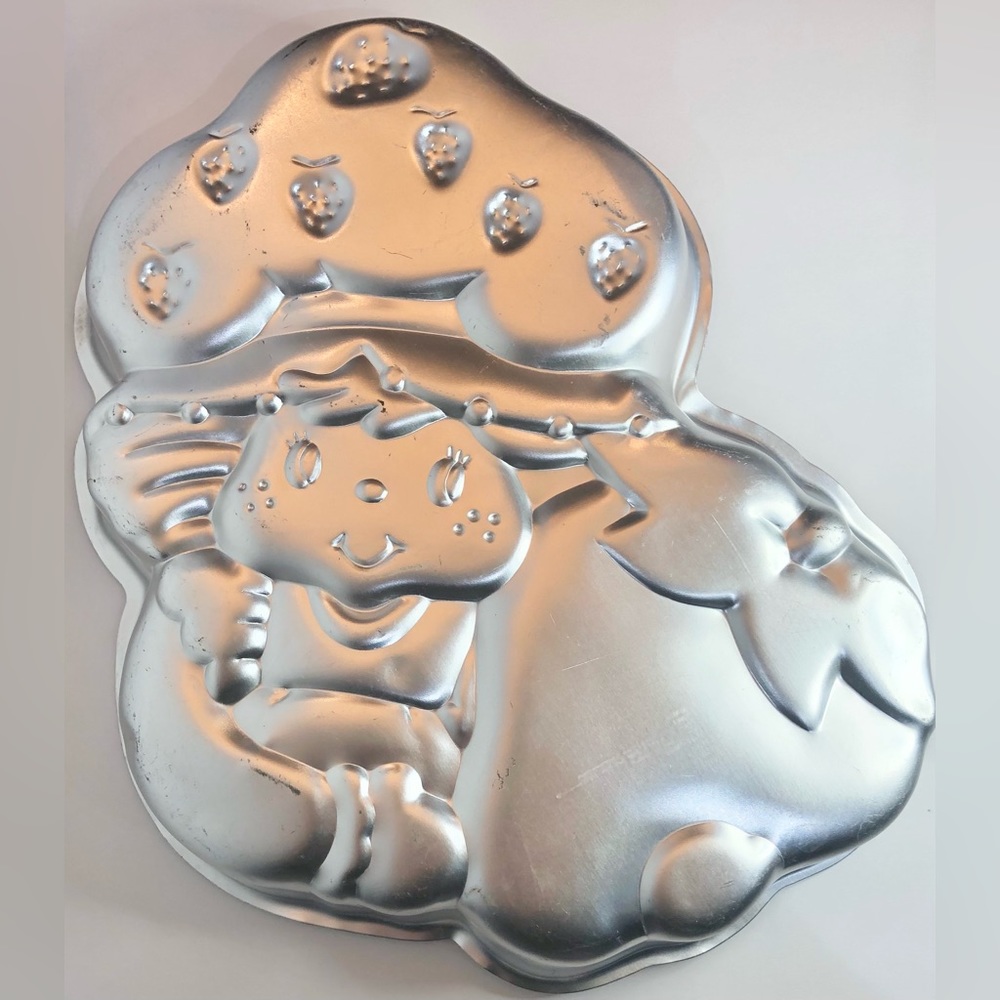 Vintage 1981 Wilton Strawberry Shortcake Aluminum Cake Pan Mold #502-3835